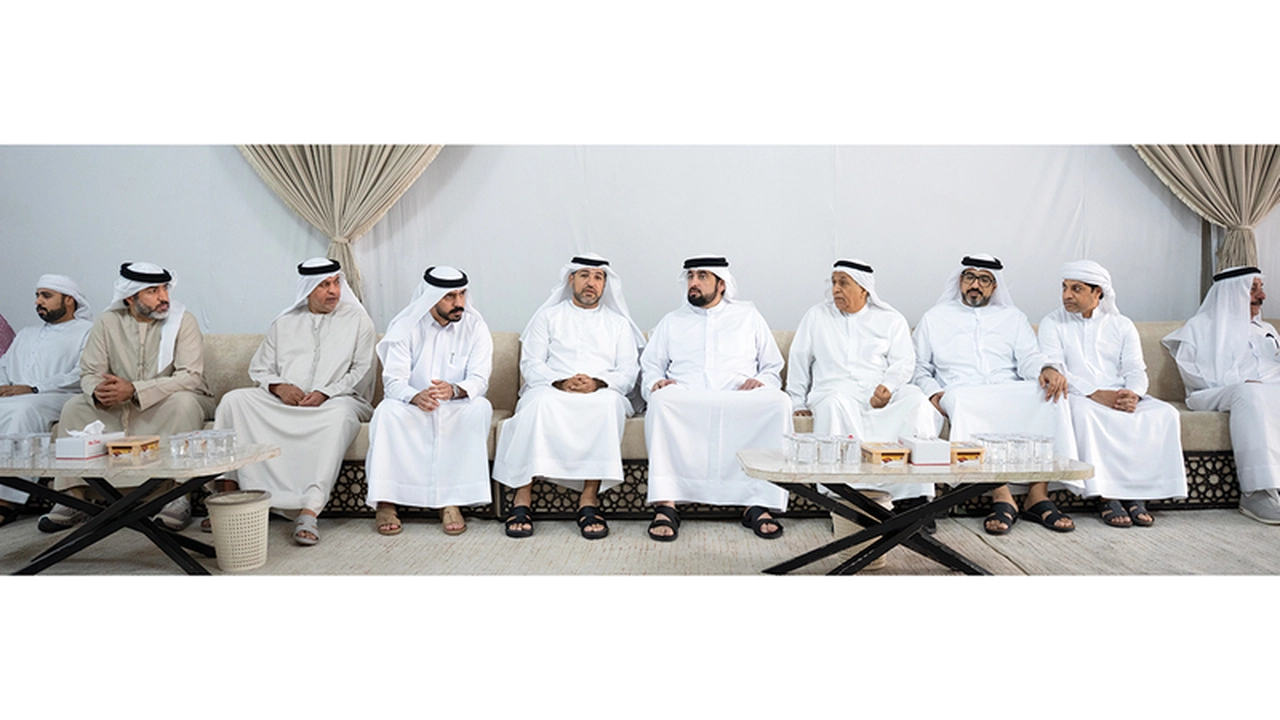 أحمد بن محمد يواسي أسرة الفقيد عمر البلوشي خلال زيارة تعزية في دبي